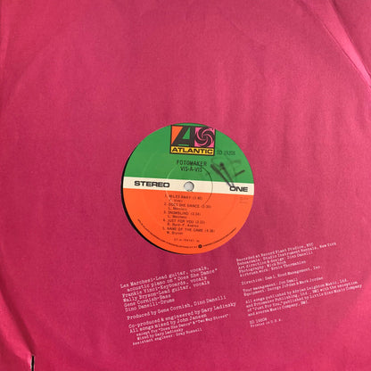 Vis-à-Vis - secondary