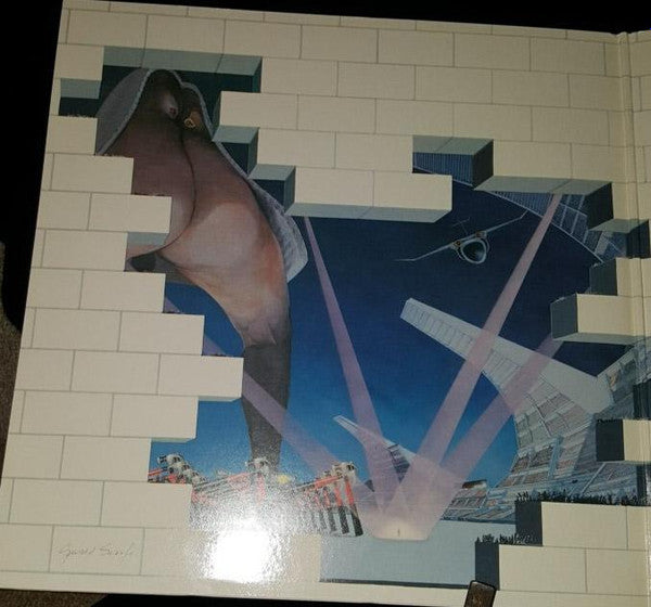 The Wall - secondary