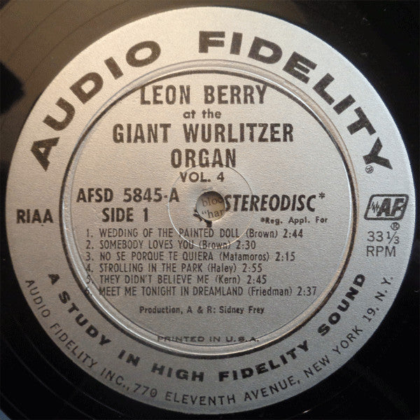 Leon Berry - Giant Wurlitzer Pipe Organ Vol. 4