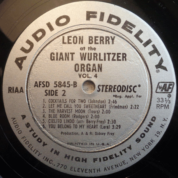 Leon Berry - Giant Wurlitzer Pipe Organ Vol. 4